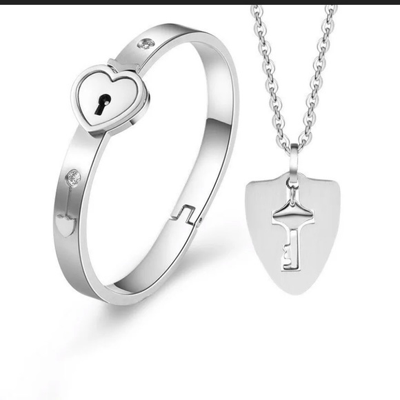 Key to my heart set. Titanium stainless steel…NWT - Picture 3 of 11